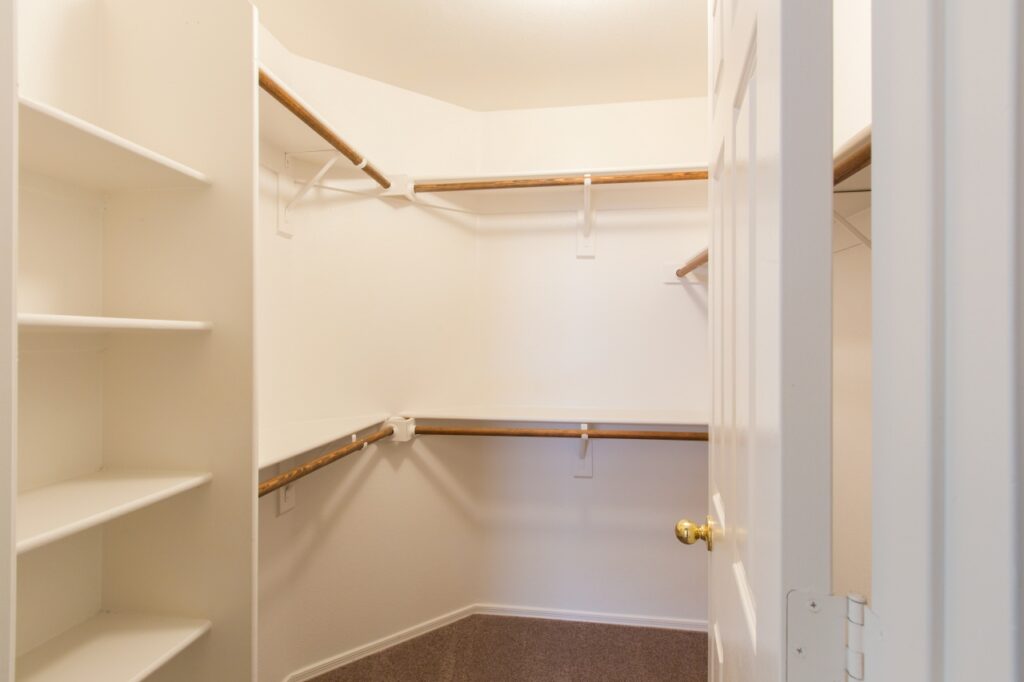 Closet-Storage